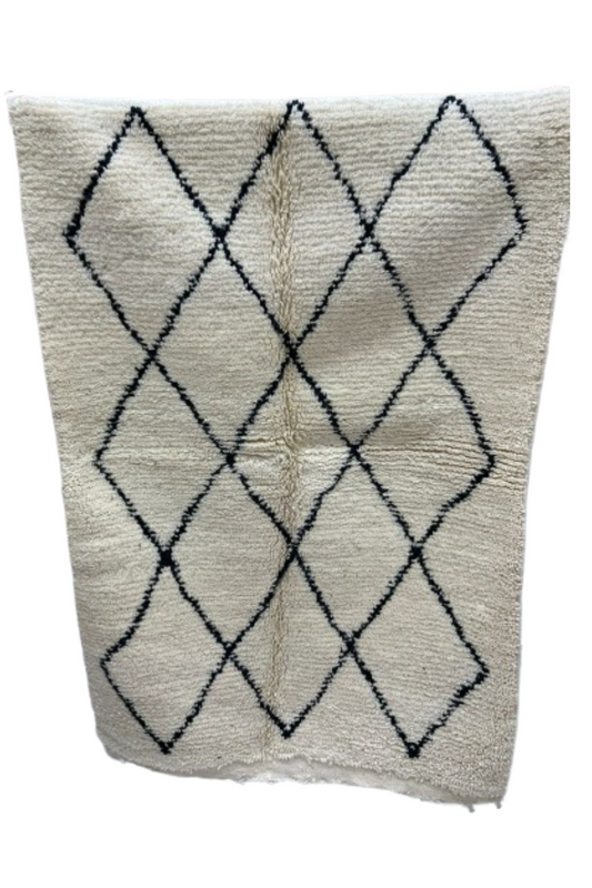 Marokkaans Beni Ourain Tapijt – Handgemaakt Wol Vloerkleed met Zwart Diamantpatroon (1,5M x 1M)